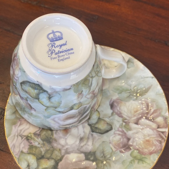 Royal Patrician White Roses Teacup and Saucer Set. Fine Bone China. Vintage. - Picture 2 of 4